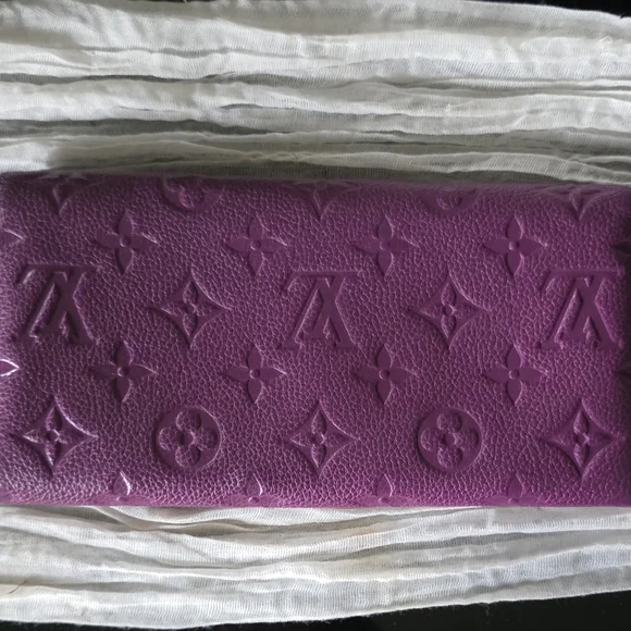 Authentic Louis Vuitton Purple Empriente Wallet with Gold Chain - Picture 6 of 16